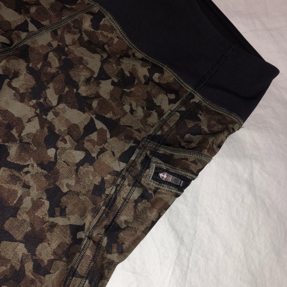 RARE Lululemon top speed run mystic jungle camo - Picture 3 of 8